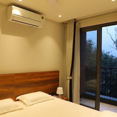 Apt# One-Four-Two - With Lift - High Speed Wifi - Smart Tv New Delhi Exterior photo