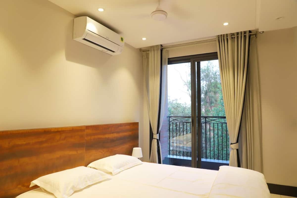 Apt# One-Four-Two - With Lift - High Speed Wifi - Smart Tv New Delhi Exterior photo