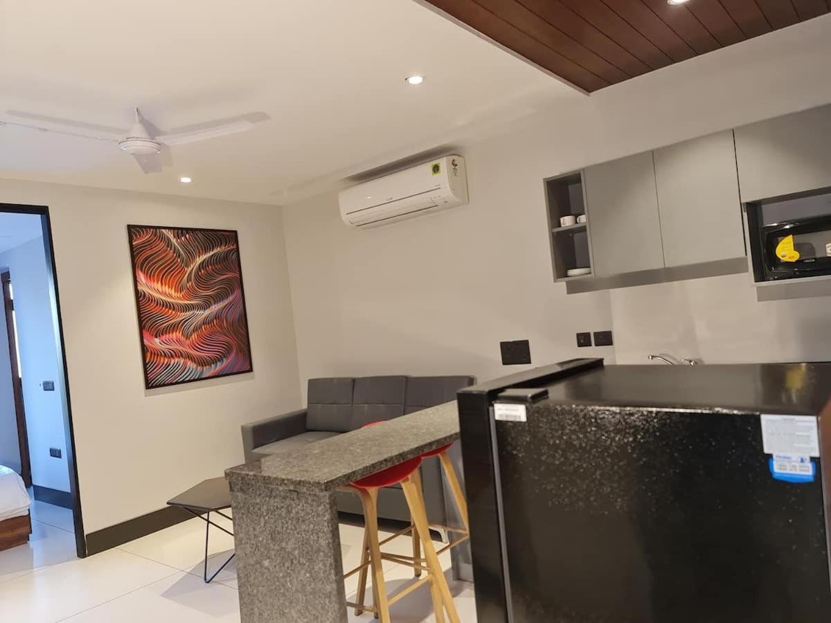 Apt# One-Four-Two - With Lift - High Speed Wifi - Smart Tv New Delhi Exterior photo