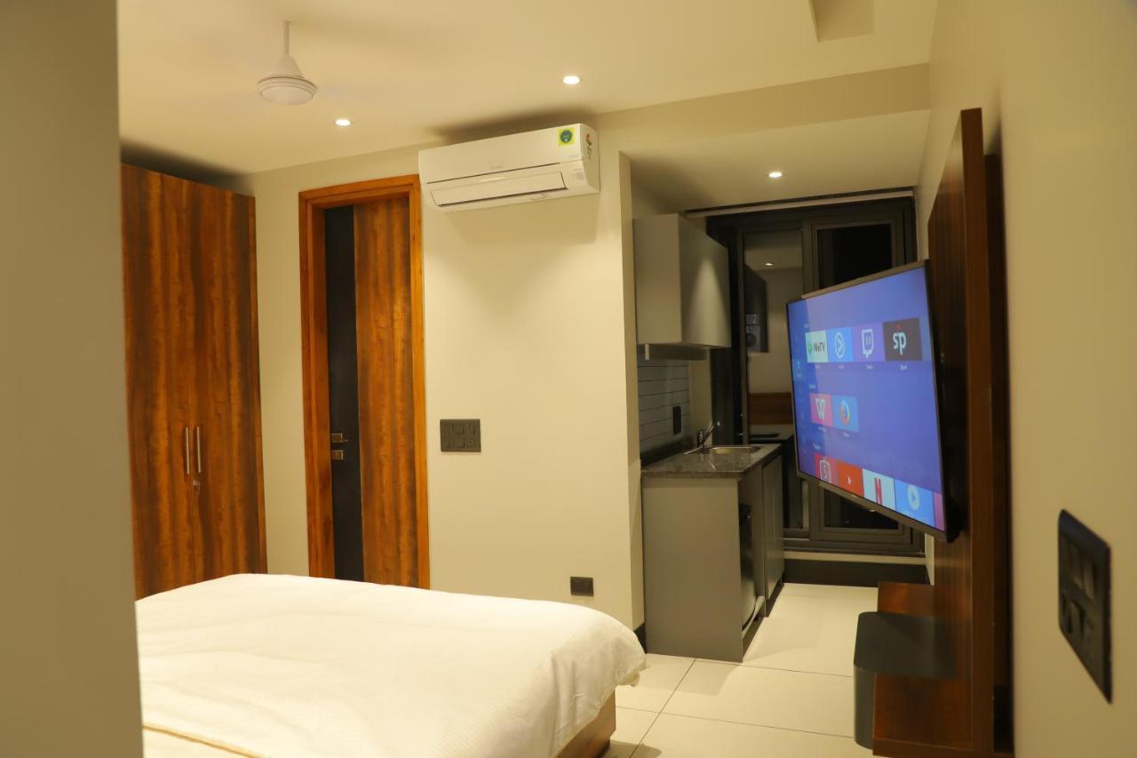 Apt# One-Four-Two - With Lift - High Speed Wifi - Smart Tv New Delhi Exterior photo