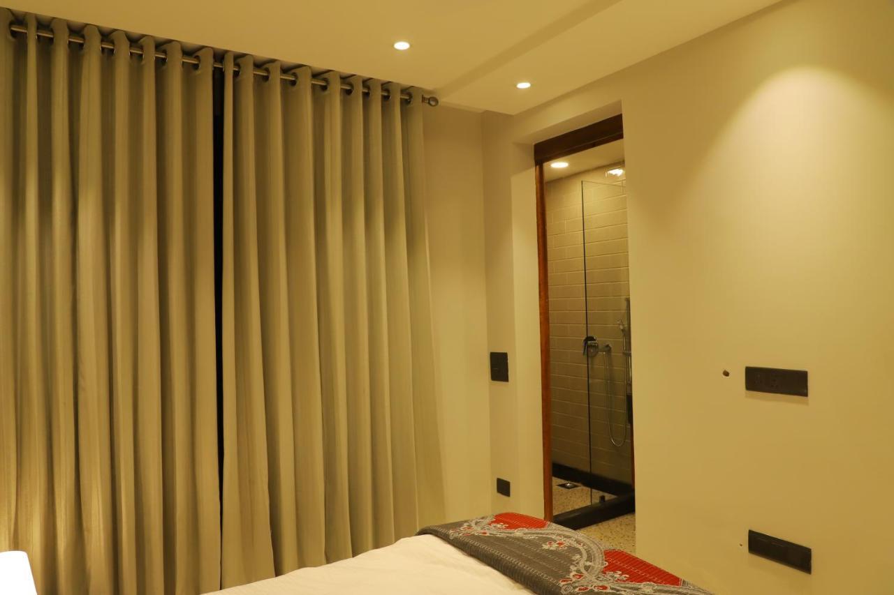 Apt# One-Four-Two - With Lift - High Speed Wifi - Smart Tv New Delhi Exterior photo